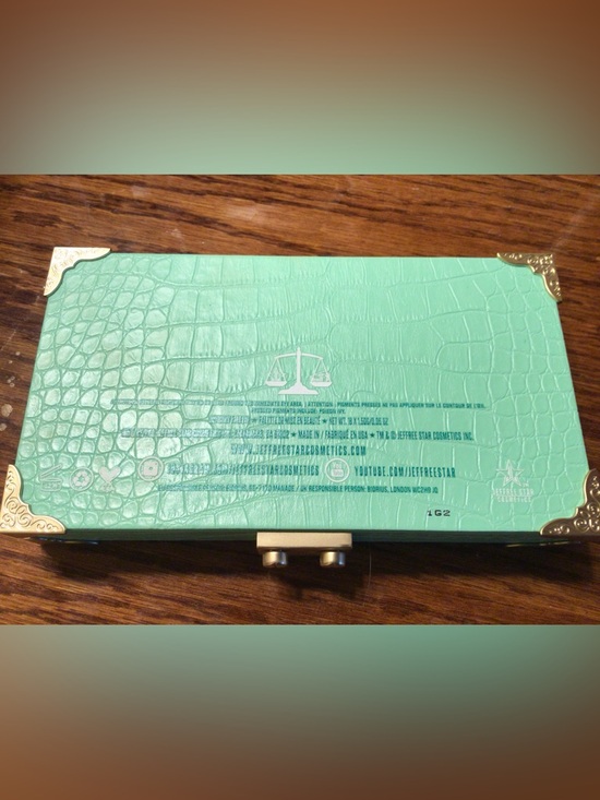 Jeffree Star / Blood Money Green Fantasy Eyeshadow Set in Makeup Case - New - Picture 7 of 7